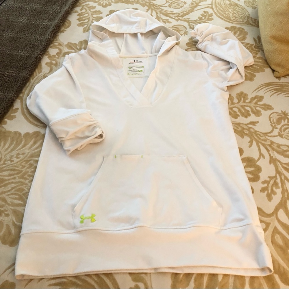 Under Armor Hooded 3/4 Sleeve Top